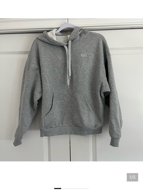 ALO Yoga Sweaters - ALO Yoga Light Gray Accolade Sweatshirt